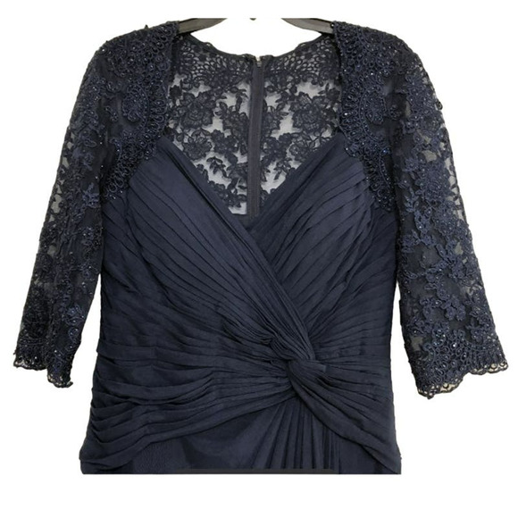 La Femme Sweetheart Neck Lace Sleeve Knot Detail Gown Dress Sz 18 Navy 23244 NEW - Picture 5 of 8